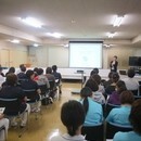 看護師による接遇マナーのお話の講座の風景