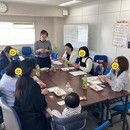 笑顔が煌めくペーパーフラワーアート教室の講座の風景
