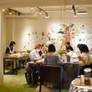 にじみを楽しむ透明水彩画教室の講座の風景