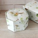 作って癒され、できた！を味わうカルトナージュの講座の風景