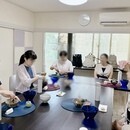 正座はしません♪手ぶらで気軽にテーブル茶道体験の講座の風景