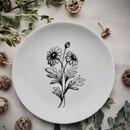 趣味探しに！心を癒す上品白い器に描くアート教室の講座の風景