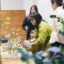 東京・日本橋で出会う、自由であたらしい いけばなの講座の風景