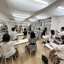 40代からの美姿勢ウォーキング・表情筋トレーニングの講座の風景