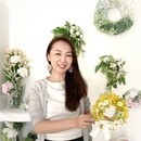フラワーアレンジ初めての方、ご経験者も楽しめます♪の講座の風景