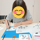 キラキラのラメ模様と筆文字で描く癒しのアート講座の講座の風景