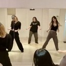 初心者でも楽しく踊れる🎶振りコピ専門ダンスレッスンの講座の風景
