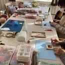 和色と布で心満ちるつまみ細工教室の講座の風景