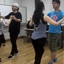 初心者でも楽しく踊れる！気軽に始めるダンスレッスンの講座の風景