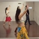 元音楽教員が教えるタヒチアンダンスの講座の風景