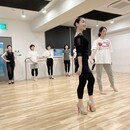 モデル・ランウェイで魅せるウォーキングの講座の風景