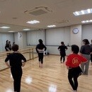はじめてでも楽しく踊れる大人のためのベリーダンスの講座の風景