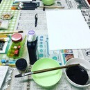 字が下手でも大丈夫！自由な筆文字アートの講座の風景