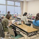 人物スケッチ会・飾れるフラワーデッサン教室　主催の講座の風景