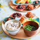生まれた時から菜食で生活する講師が教える野菜料理の講座の風景