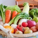 生まれた時から菜食で生活する講師が教える野菜料理の講座の風景