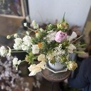 男だけで気兼ねなく学ぶフラワーデザインの講座の風景