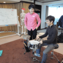 力みは練習不足じゃない。音が変わるドラムレッスンの講座の風景
