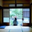 ガチガチな心と体を愛で、本来の笑顔はぐくむヨガの講座の風景
