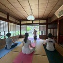 無理なく、やさしく自分らしく。美と健康を整えるヨガの講座の風景
