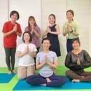 無理なく、やさしく自分らしく。美と健康を整えるヨガの講座の風景