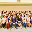 姿を世界に置く人生の学びの講座の風景