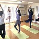 女性が輝く体作りヨガの講座の風景