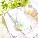 季節のお花で作るレジンフラワーアクセサリー教室の講座の風景