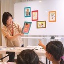 誰でも描ける！上手を目的としないアート教室の講座の風景