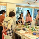 にじみを楽しむ透明水彩画教室の講座の風景