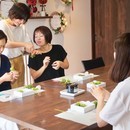 暮らしの中で気軽にお花を楽しみたい方への講座の風景