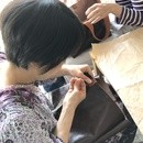 初心者でもステキな革小物が作れる教室の講座の風景