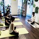 女性が輝く体作りヨガの講座の風景