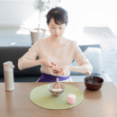 椅子に座って楽しむ「テーブル茶道」おもてなし茶の湯の講座の風景