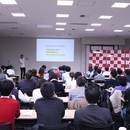 デザインの考え方を学ぶことができる教室の講座の風景