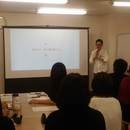 デザインの考え方を学ぶことができる教室の講座の風景