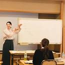 女性講師の話し方＆魅力アップトレーナーの講座の風景