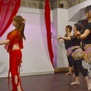 女性性を磨く本場仕込みの【古典的なベリーダンス】の講座の風景