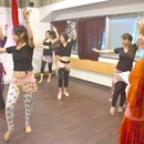 女性性を磨く本場仕込みの【古典的なベリーダンス】の講座の風景