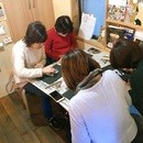 Hiapoチョークアート＆ロースイーツ教室の講座の風景