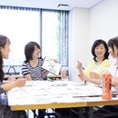 誰でも楽しく書ける筆文字講座♪の講座の風景