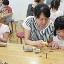 もくもく楽舎の木工＆工作教室の講座の風景