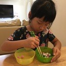 正しいお箸の持ち方を習得できる「キッズマナー教室」の講座の風景
