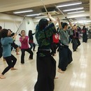 女性だけの楽しい剣舞殺陣教室 の講座の風景