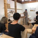 現役作家のアトリエで、作家の指導のもと絵を描くの講座の風景