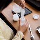 大人も子供も楽しめる！ストームグラスづくりの講座の風景