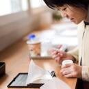 大人も子供も楽しめる！ストームグラスづくりの講座の風景