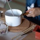 お寺のアトリエで、自分だけのキャンドルを作る。の講座の風景