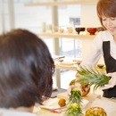 笑顔になって喜ばれるフルーツカット教室の講座の風景